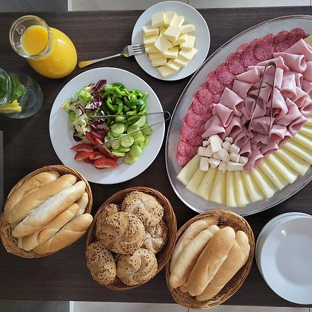 Penzion U Brazdu Ivancice Buitenkant foto