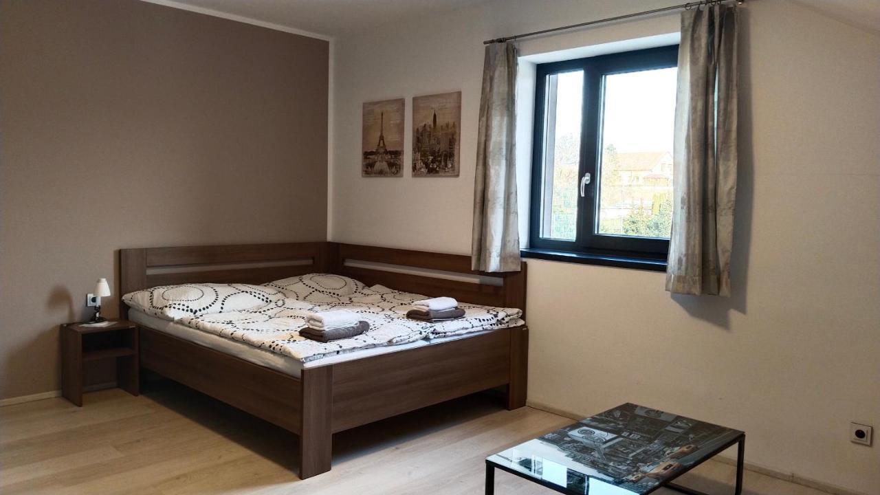 Penzion U Brazdu Ivancice Buitenkant foto