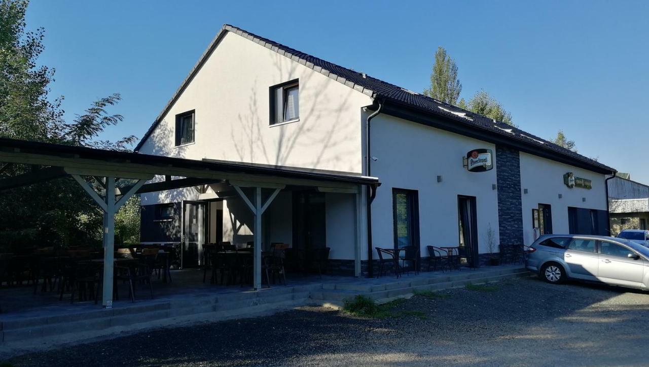 Penzion U Brazdu Ivancice Buitenkant foto
