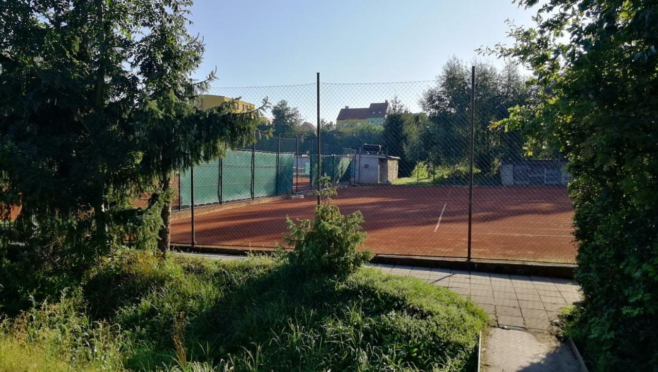 Penzion U Brazdu Ivancice Buitenkant foto